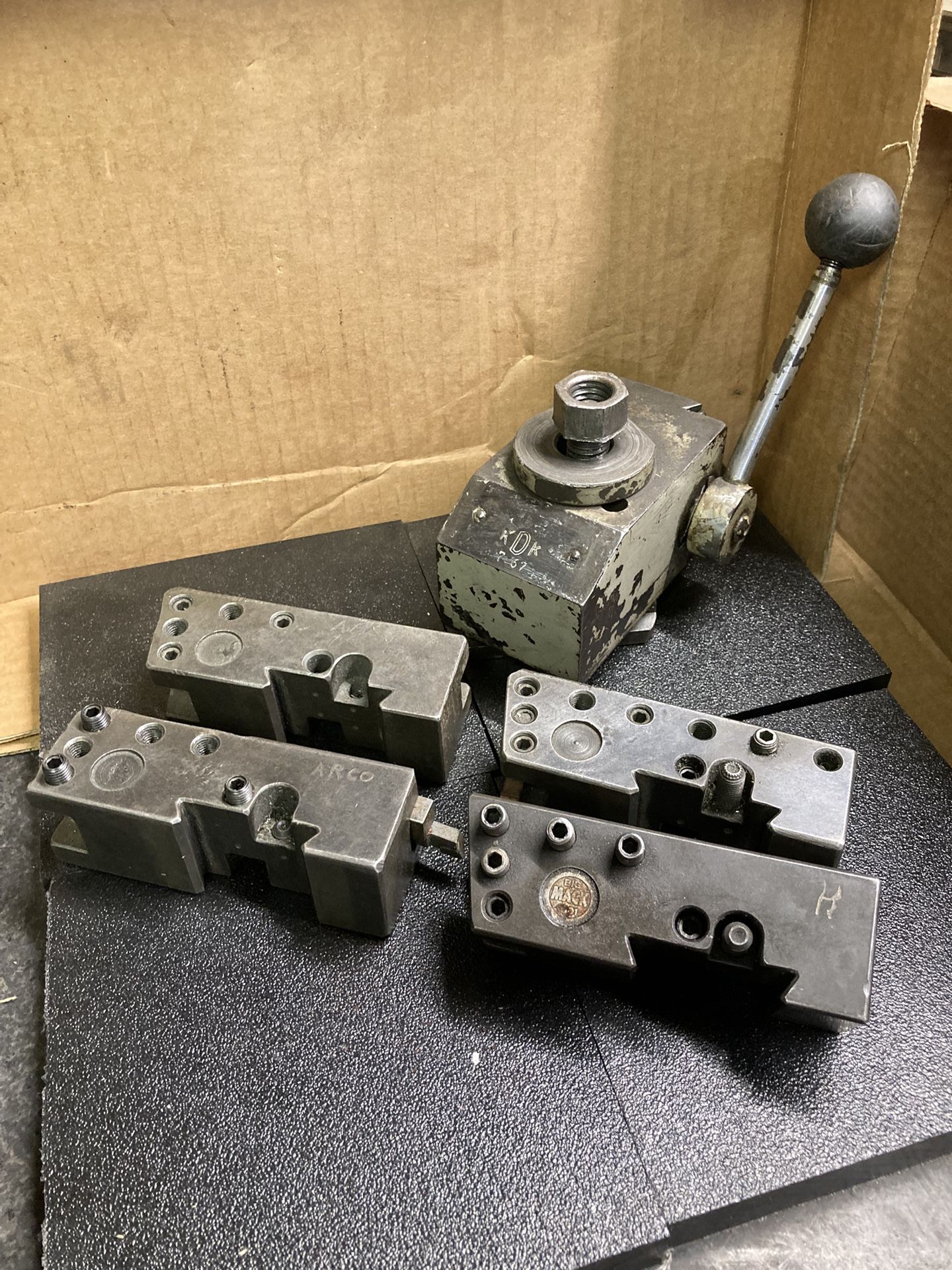 KDK Lathe Tool Post Model 150 with 4 Big Mack Tool Holders