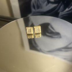 10k Diamond Earrings 