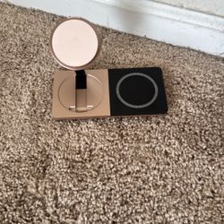 STANDING IPHONE CHARGER