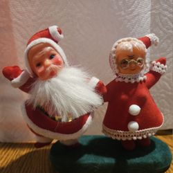 VTG  JAPAN CHRISTMAS  MR. & MRS SANTA CLAUS  FLOCKED PLASTIC  DOLL ORNAMENT FIGURES W/STAND   PRE-OWNED  