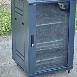 Network Cabinet with Integrated Fans