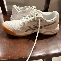 ASICS Women's Upcourt 5 Volleyball Shoes