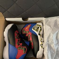 New Infant Boy Sneakers Size 7 