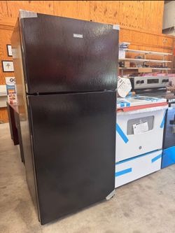Hotpoint 15.6 cu. ft. Top Freezer Refrigerator in Black