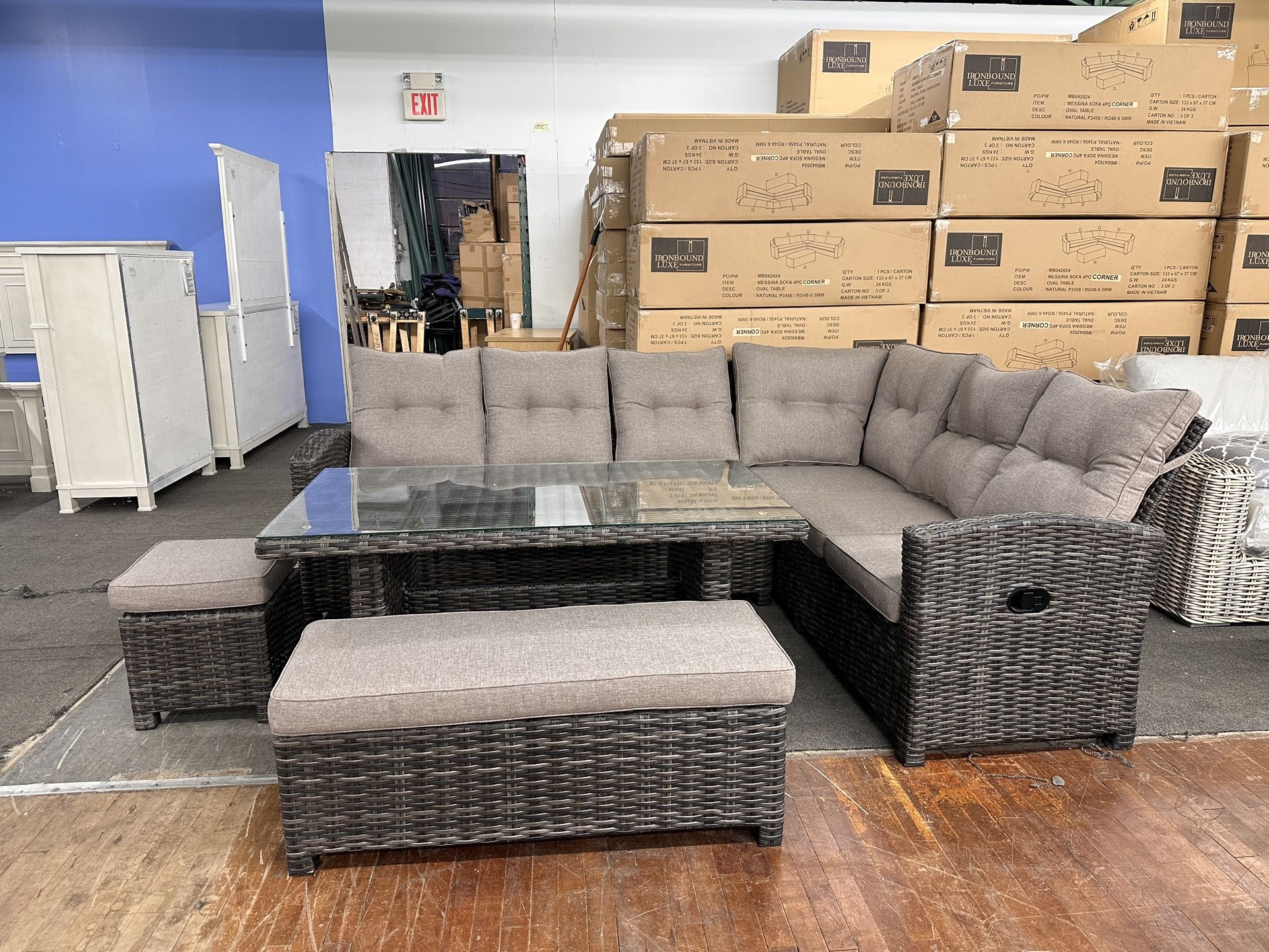 Outdoor patio Set - Rust resistant (BRAND NEW)