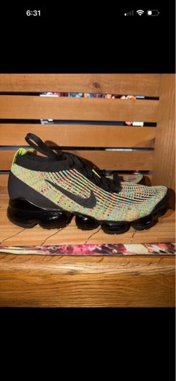 Vapormax multicolor size 9