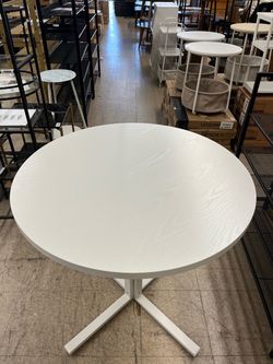 VASAGLE 31.5" Dining Small Round Kitchen Table for 4 People - White