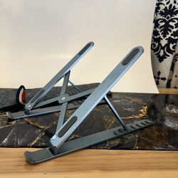 Collapsible laptop Stand