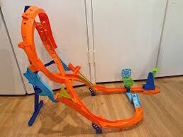 hot wheels track  with 3 cars