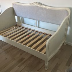 Day bed size twin 
