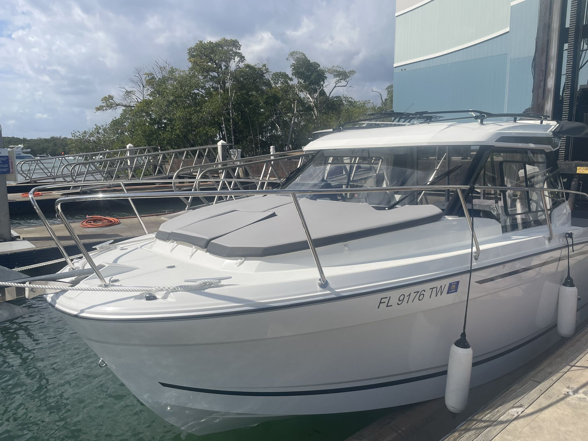 2023 Jeanneau NC 795 Series 2