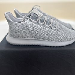 Adidas Size 10m. 89$