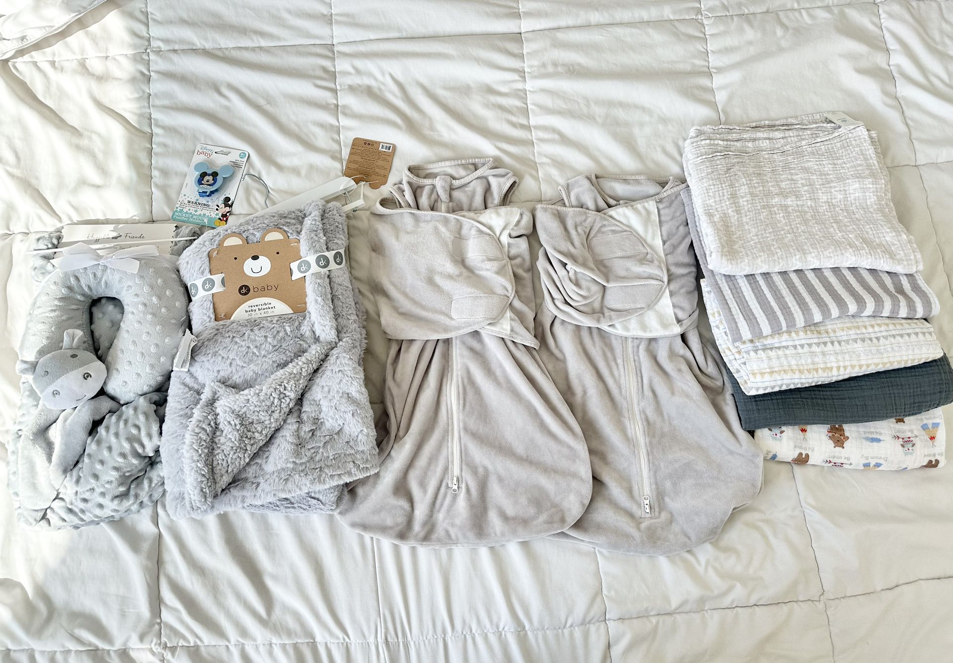 Baby/Infant Wearable Blankets/Sleep Sacks (2), Swaddle Blankets (5), Regular Baby Blankets(2)