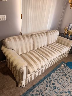 2 couches for 100$