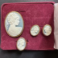 Victorian style Set - Ring, Pendant And Earrings