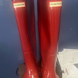 Stylish Hunter Rain Boots Size 7 Color red 