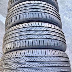 235 55 20 vendo un set de llantas usadas en excelente condición marca Michelin
