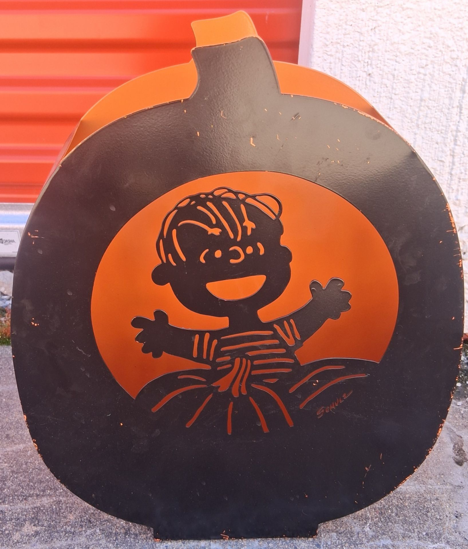 Large Metal Pumpkin Décor with Linus Cutout – Fall/Halloween