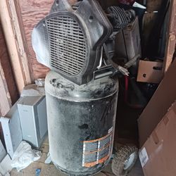 30 Gallon/ 135 Psi/ 1.6 Hp Compressor 