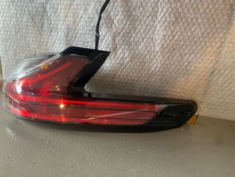 2021-2025 Toyota sienna left tail light