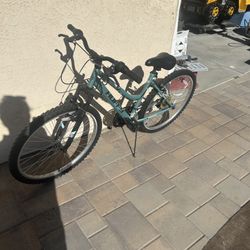 Huffy Female 26” Rim Mt. Bike Mountain Bike. 