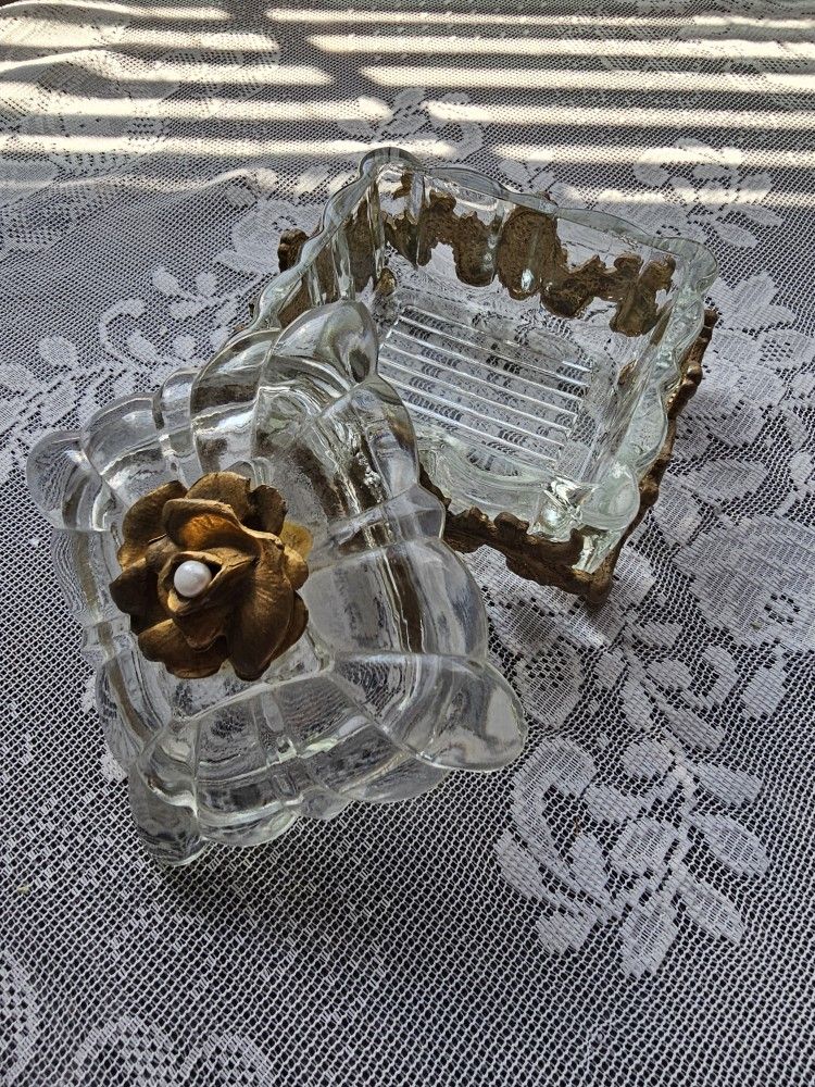 $45.00 - 1960s Hollywood Regency Ormolu Glass & Brass Trinket Box! 3D Rose Sculpture Topper With Pearl Accent/Footed/Heavy!