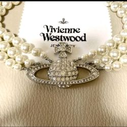 Vivian Westwood Pearl Necklace 