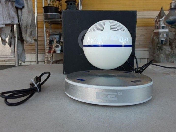 Ice Orb ( Levitating Bluetooth Speaker) Nice. L@@K!!!