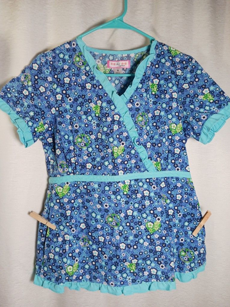 Koi By Kathy Peterson Scrub Small Short Sleeve Peace Sign Floral Pocket Women's