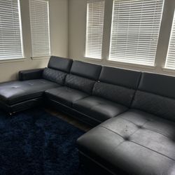 SECTIONAL COUCH 