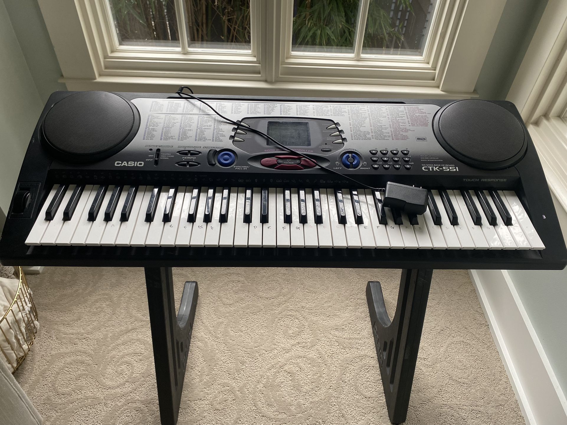 Casio CTK-551 Keyboard w/charger and stand