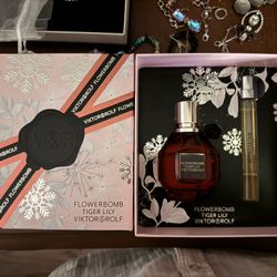 Viktor & Rolf Flowerbomb Tiger Lily gift set