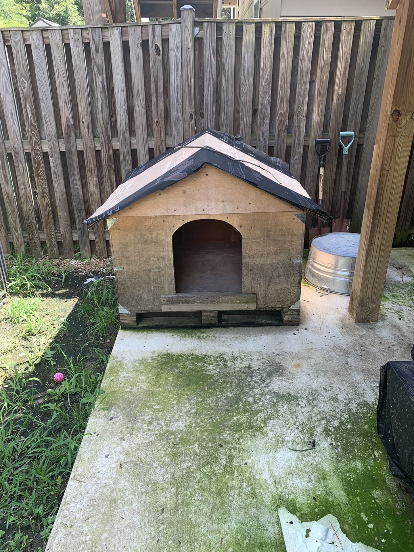 Free dog house
