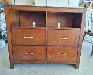TV/media stand