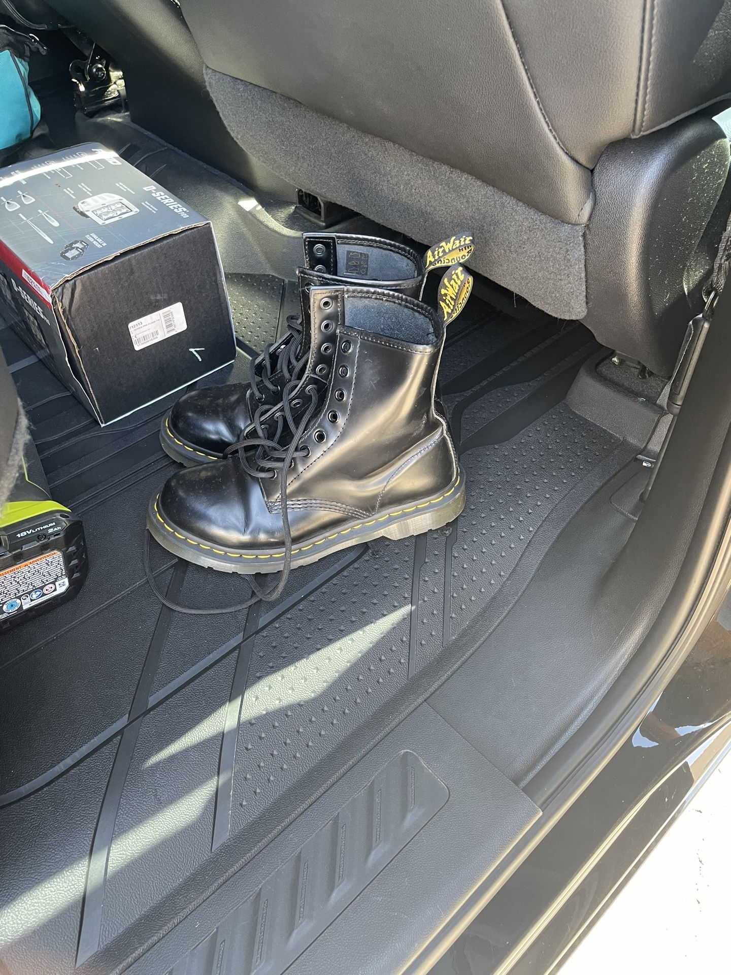 Woman’s Doc Martins Size 7