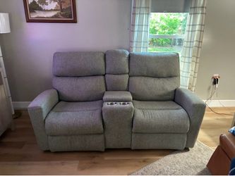 Love Seat with Piwer