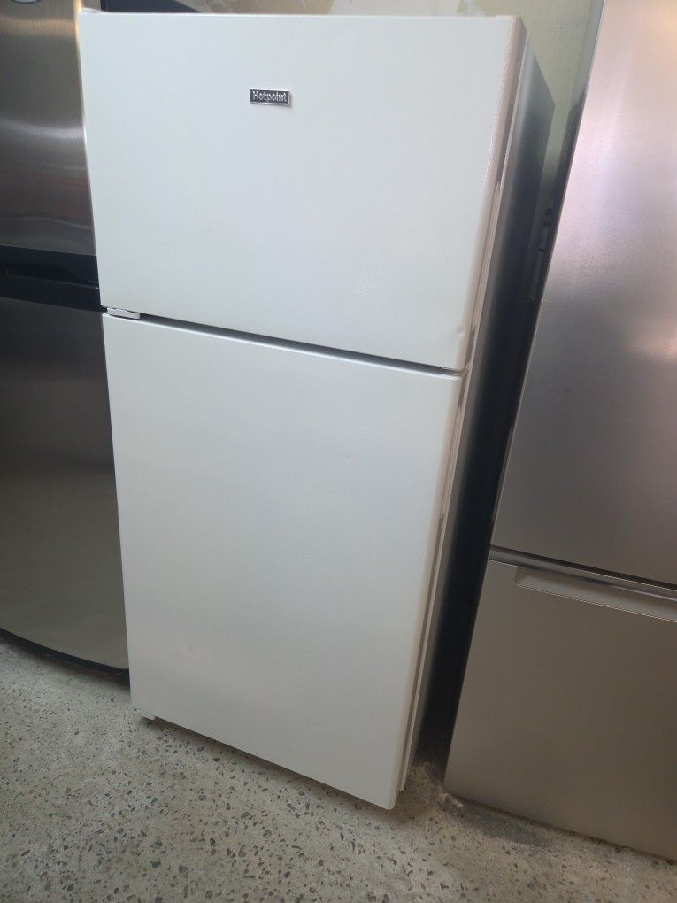 Hot Point Refrigerator Apartment Size Warranty Financing With Snap If You Qualify New Condition