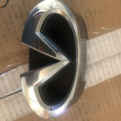 Infiniti Emblem Front Grille