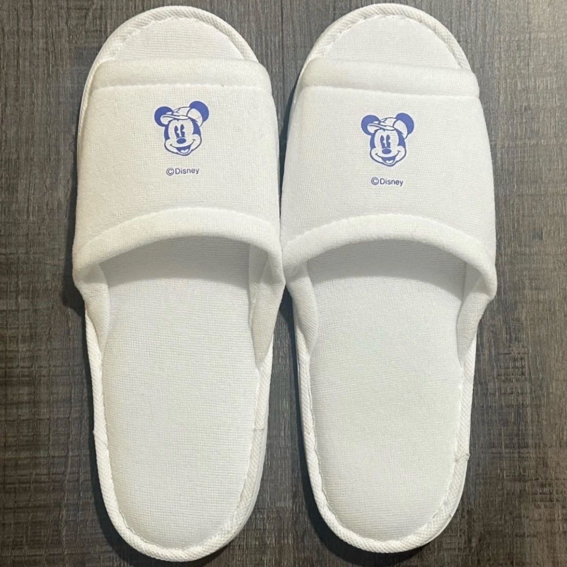 New Disney Women’s One Size up to Size 11 White Mickey Mouse Slippers