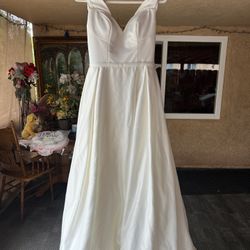 Wedding Dress Size 4 from David’s Bridal