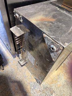 Ice bin with cold plate and lines