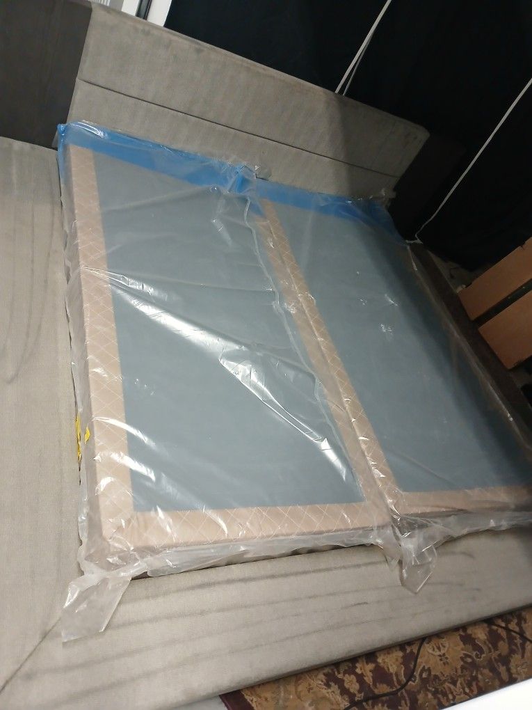 King Bed With Brand New Box Springs Free Delivery And Assembly