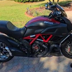 2012 Ducati Diavel Carbon Red