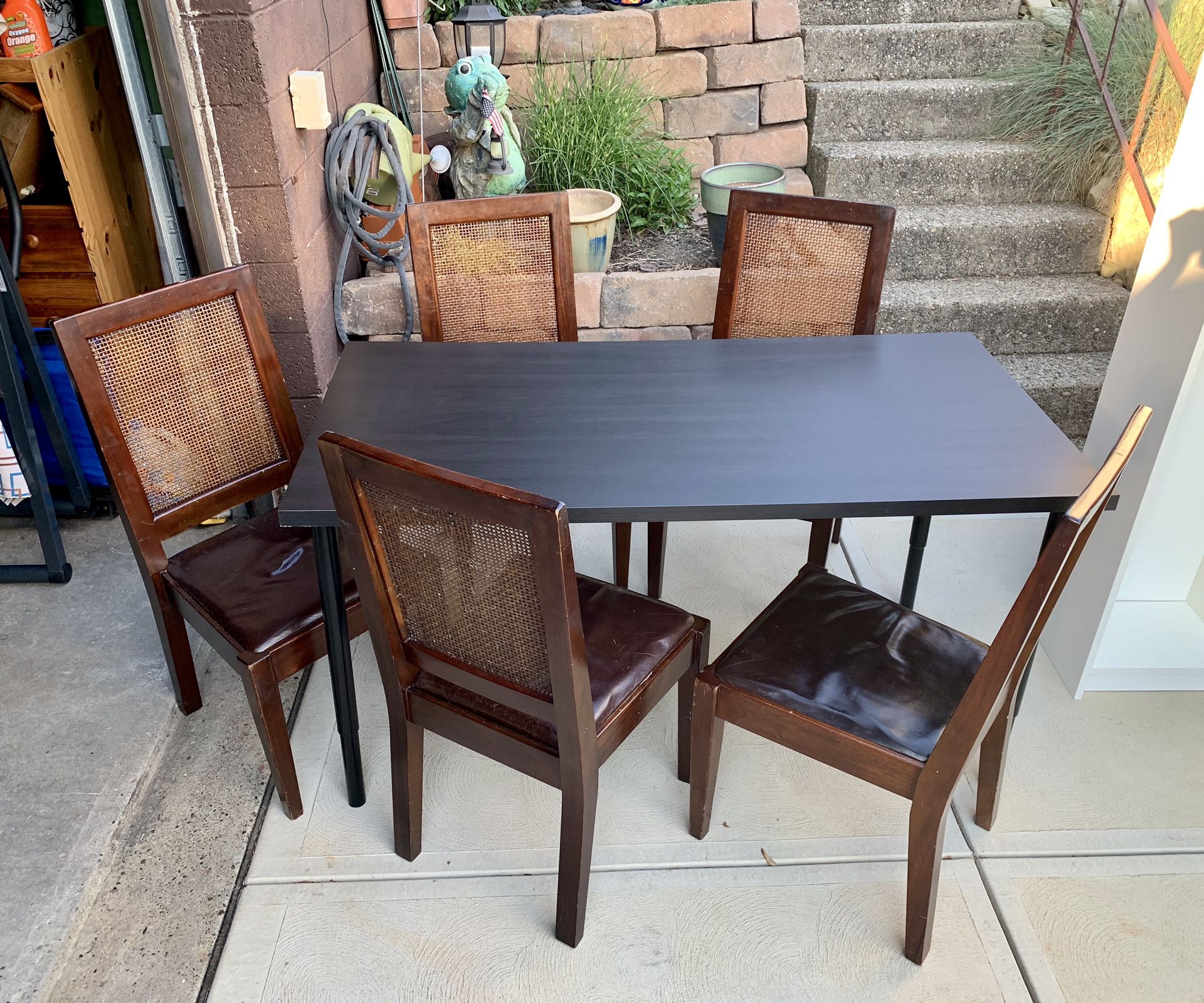 Pick up today dining table + 5 chairs