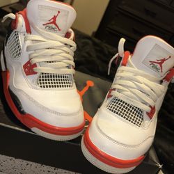 Jordan 4’s Fire Reds 
