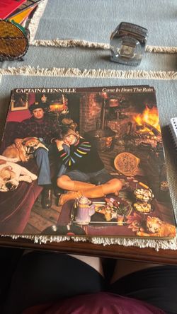 Captain & Tennille Come In From The Rain