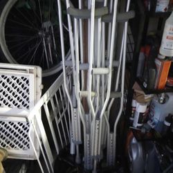 ALUMINUM CRUTCHES ALL SIZES