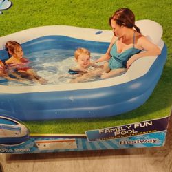 Open Box7 Foot wide Family Pool