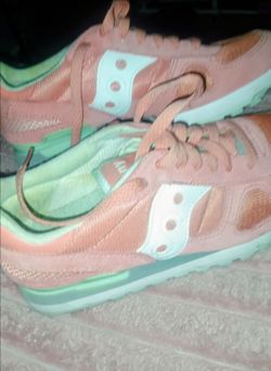 Sneaker size 7 Women's
