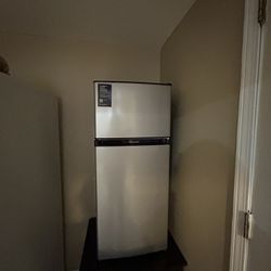 4.5 Cu Ft Refrigerator 